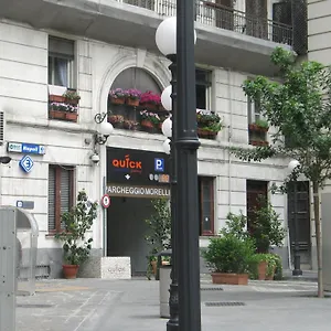 Bed Morelli 49 , Chiaia 2*, Naples Italy